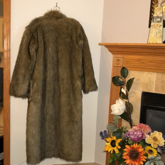 🧥✨ Tasha Polizzi FAUX Fur Long Coat - Picture 14 of 16